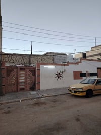 بيت للبيع في حي المكرمه منطقه 9الاف  مساحه ٢٦٦ ونص متر البيت ١٠٠ متر ع...