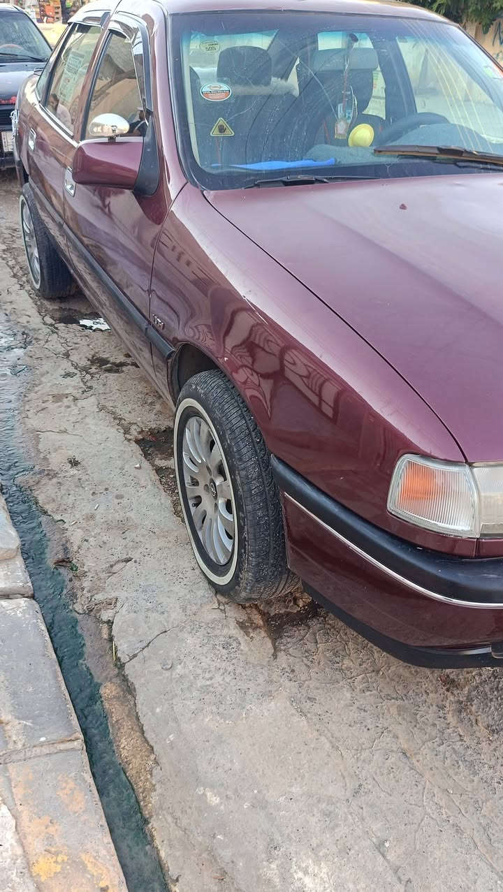 السلام عليكم   اوبل فكترا موديل 92 محدث 95  حجم 18 مواصفات CD سلايت قفل مركزي ستيرن بور اربع تكوات دبل رون قايش عريض محرك وكير شرط  وطخم وحدادية وباتري واربع تايات جديد مطوزة عام جمالية بدون حادث سقف بي مكانات معجون اثر تحرير سنوية ل 27 كابون الكتروني شرط التحويل.       موصل الأيمن سايدين الحولي رجم حديد  غير متواجد على الفيس للتواصل    ***********      ***********.      السعر/37 /ورقة وبيها مجال
