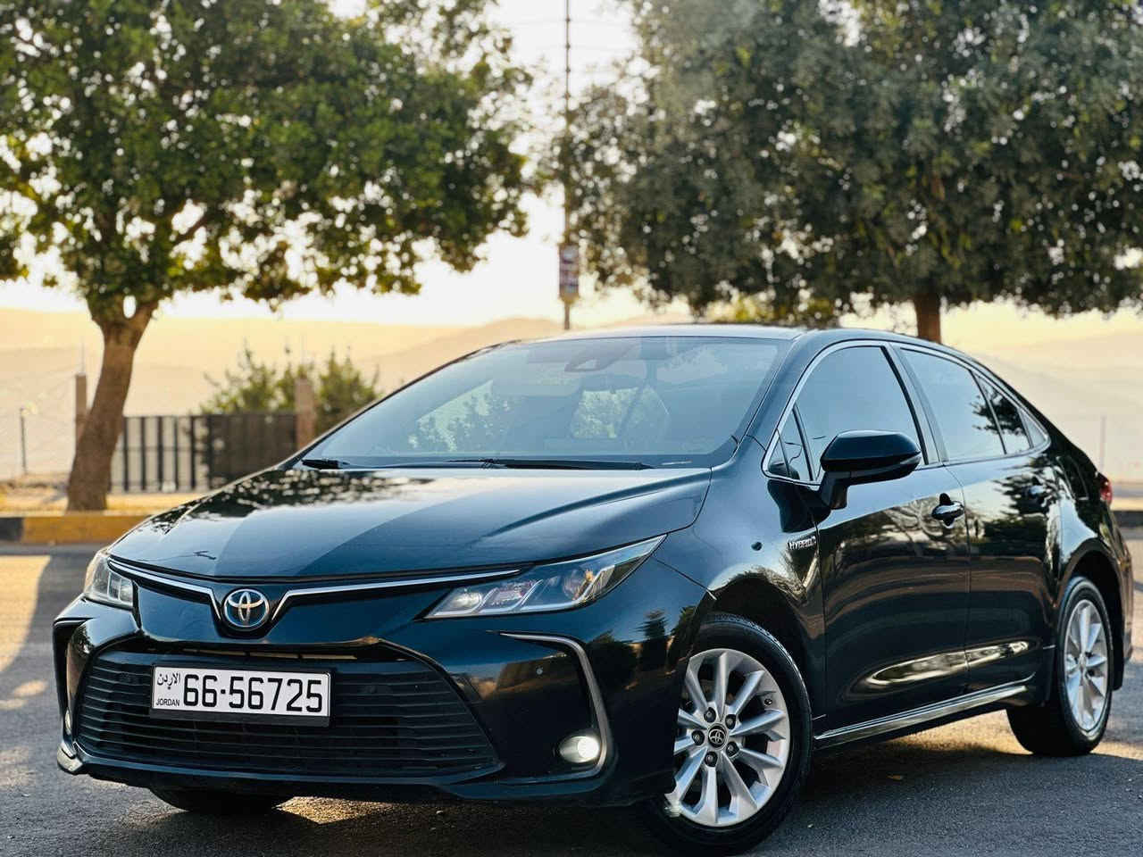 تويوتا كورلا موديل 2022هايبرد 
بسعر :16.500

0796960853
 الفحص 7 جيد

مع تشيك بشكل دوري

 المواصفات الفنية:
تحديد مسرب
• محرك 1.8 لتر – 4 سلندر – 16 صمام – VVT-i
• قوة 142 حصان / 6000 دورة بالدقيقة
• ناقل حركة أوتوماتيكي CVT – 7 سرعات
• نظام دفع أمامي
• استهلاك اقتصادي: تقريبا 450 بالتنكه

 أنظمة السلامة:

• ABS – EBD – BA
• VSC – TRC – TPMS
• وسائد هوائية أمامية للسائق والراكب
 المواصفات الداخلية والخارجية:
• مرايا جانبية كهربائية مع إشارات انعطاف
• نوافذ كهربائية أمامية وخلفية
• قفل مركزي + ريموت كنترول
• مكيف هواء يدوي
• راديو AM/FM + CD + USB + AUX
• عجلة قيادة قابلة للإمالة والتعديل
• 0796960853
السعر :16.500


**إذا كنت صاحب هذا الإعلان وتريد حذفه لأي سبب، رجاءا أرسل رسالة إلى الدعم الفني**