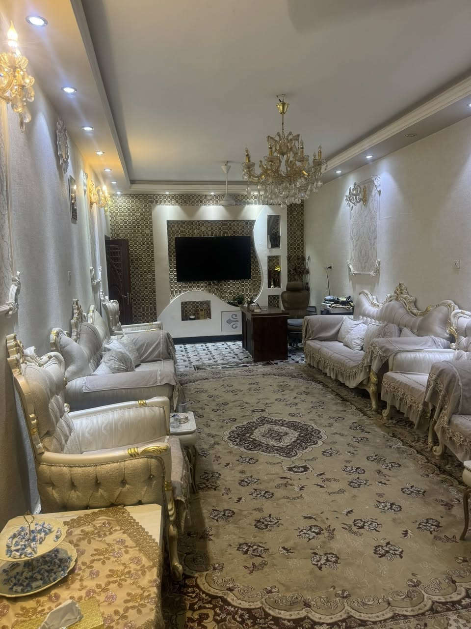#العرض_مميز

دار سكن طابو صرف مساحه 280 متر طابقين 
5غرف نوم هول مطبخ استقبال مجمعات صحيه 
بناء طابوگ درجه أولى بأشراف هندسي مميز 
كراج سياره خدمات كامله شارع تبليط مجاري 
أرصفه أناره __خط وطني 24ساعه 
موقع ممتاز #دور_الطاقه_ابوغرق _شارع حله كربلاء 
يبعد عن شارع حله كربلاء _50متر 
الدار حر غير مطلوب 
الأستفسار الأتصال 
***********

***********

#الدار_المعموره_للعقار 

ملاحظه // من لديه عقار ويرغب بالبيع مراسلت الصفحه او الاتصال
