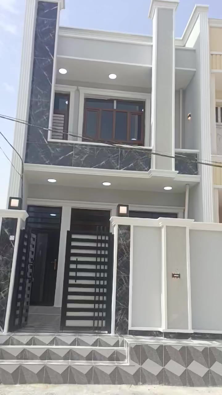 بسم الله
دار للبيع التحرير الزراعي محمد ليلئ 
الجزء الاول 
المساحه 100متر 5*20. قاطين فول مواصفات 
كامل كلشي شارع بعرض 10متر 
القاط الاول ستقبال وصاله ومطبخ وغرفة نوم وصحيات 
القاط الثاني غرفتين نوم وصاله وصحيات وسطح خارجي سيراميك 
موضح بالفيديو 
الاتصال ***********
