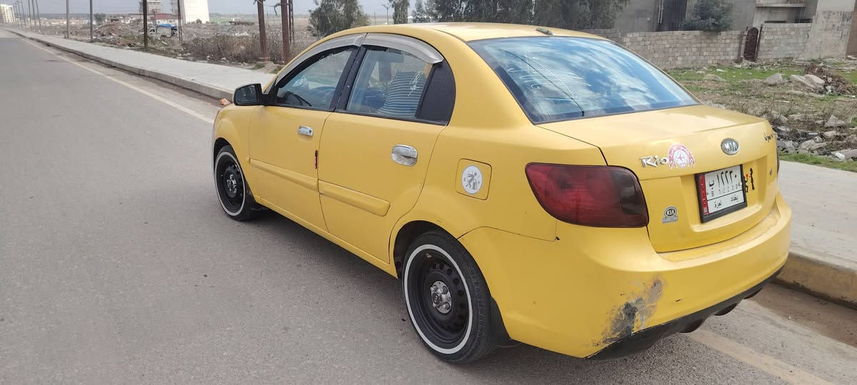 كيا ريو  امريكي للبيع   او معارض بخصوصي
2010 حجم المحرك 16
بيه ضرر أمريكي موضح بصوره بيه تلكيط معجون مكنات مال تكسي 
رقم بغداد شرط التحويل 
بيه كربون ورقي  بانزين 
كير محرك شرط 
مكان سيارة موصل الجانب الأيمن 
سعر 90 
رقم الهاتف ***********
