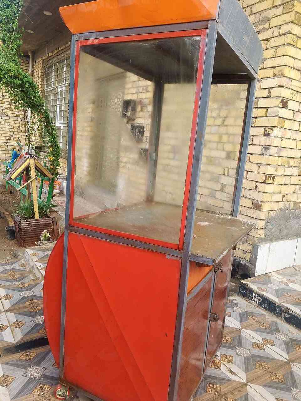 السلام عليكم 
عارضة فلافل للبيع لعدم  نقصها بس الجامه الاماميه فقط 
السعر 75 الف وبيها مجال 
ديوانيه حي الجامعه 
***********
