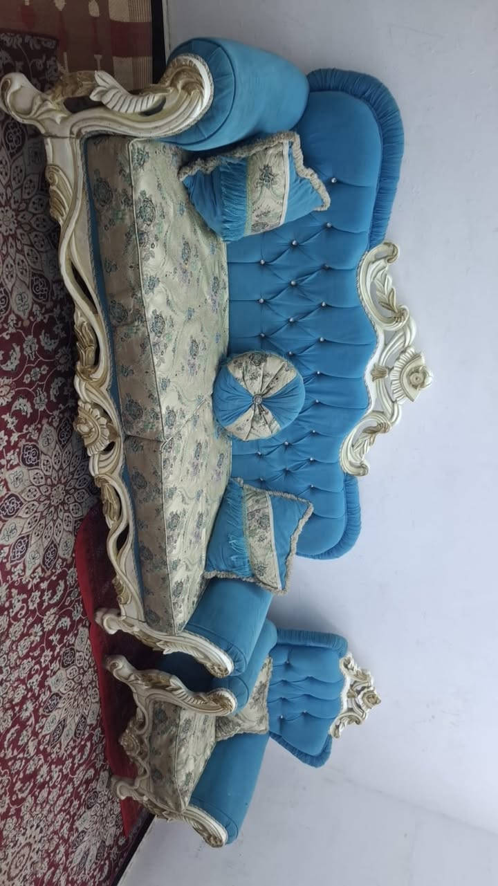 تخم زان تركي 10 مقاعد نضافته 100\100 اخو جديد كلش نضيف كل ضرار ما بي اربع كراسي وقنفتين السعر 400 بي مجال المكان البياع الاستفسار اتصل عل رقم *********** بي وتساب اكو توصيل
