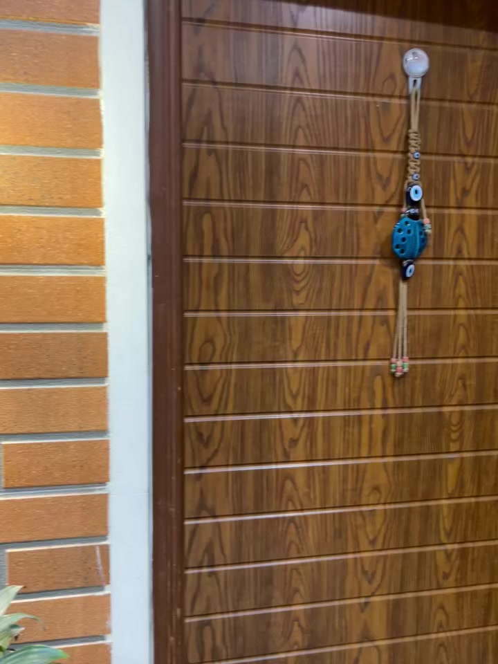 السلام عليكم بيت للبيع الغزاليه شارع المشجر بل الفرع مقابيل البانزين خانه ٣ غرف نوم ٣ حمامات ***********مساحه ١١٢متر
