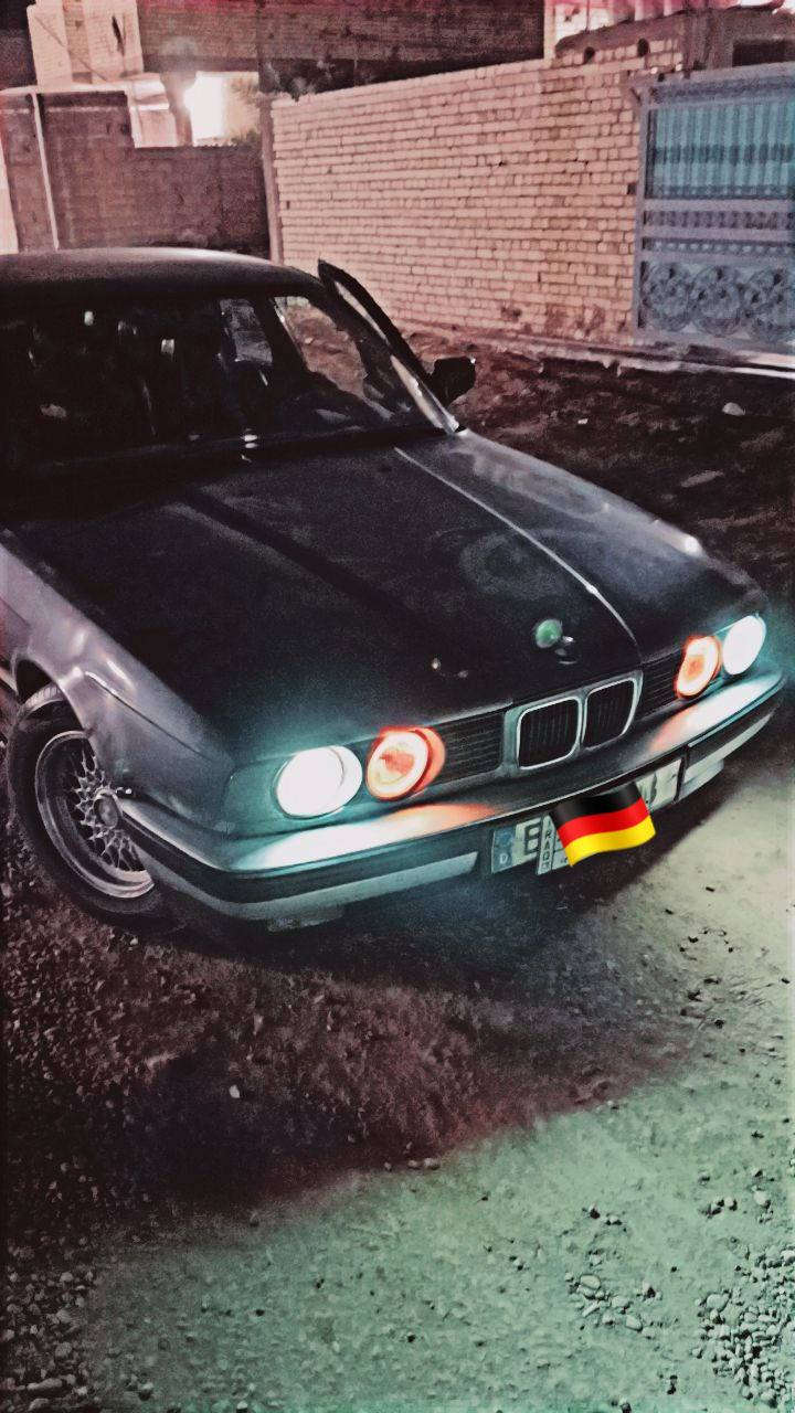 السلام عليكم .
بي ام 535i .
موديل 1991.
مكينه 3.5 اصل v6 .
كير اوتو .
تبريد تدفئه .
كهربائيات كلهه شغاله .
الداخل جديد .
جام كهرباء .
باتري جديد  .
تايرات جدد .
ويل نحله جديد .
وبيهه منضومه زنون .
حداديه صدر أمامي خلفي كلهه جديد .
رقم بغداد تحويل ثاني يوم .
سعر السياره 55 وبيه مجال .
الاستفسار .
***********
