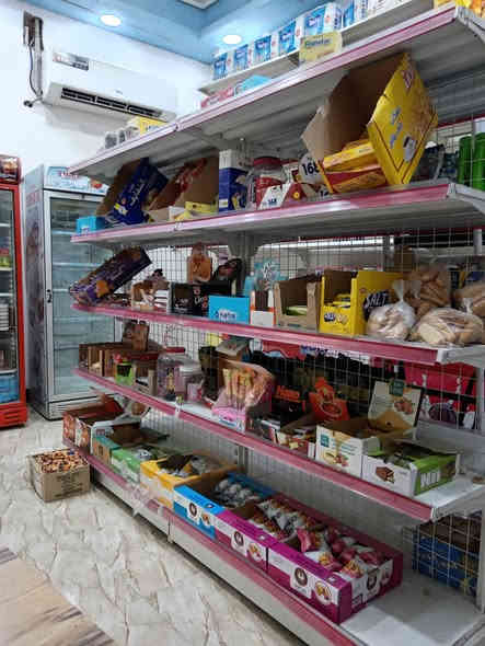 سلام عليكم
رفوف جداري عدد الرفوف 42 معه رف وسطيه الطول 3متر للبيع
*********** السعر 600  المكان حي الفداء
