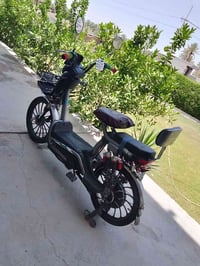دراجه شحن للبيع حجم 20بطاريات 10 ع الفحص السعر 200 وبي مجال رقم 078038...