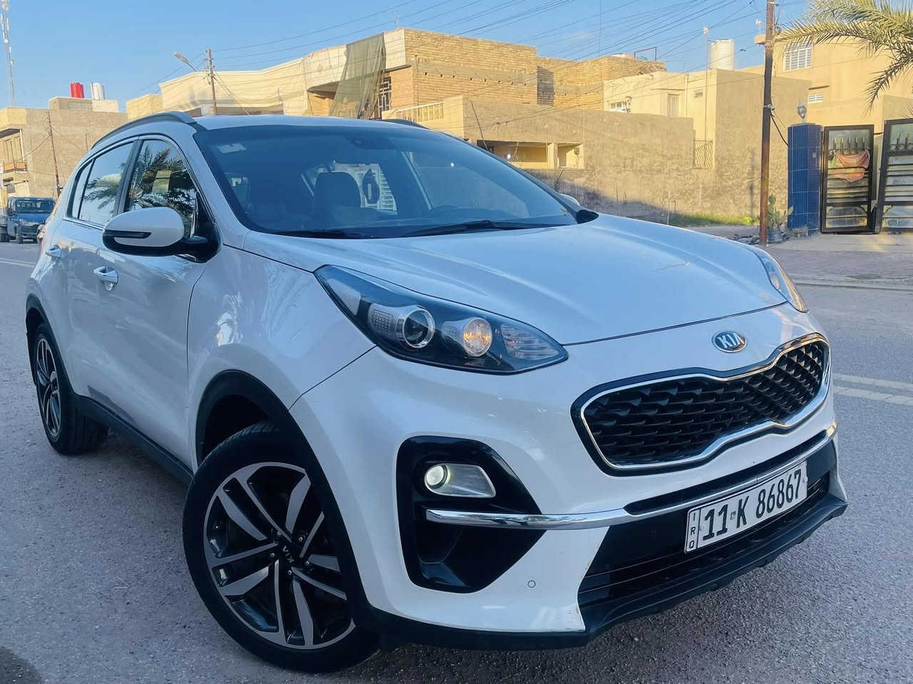 السلام عليكم 
—————————-
سبورتج 2019 خليجي 
رقم بغداد بسمي 
———————————————
مواصفات عادية 
سياره جديده ماشية ٧٥ الف كم مكينه كير وصدر بوضع الشركة 
بية بارد بسيط بالباب الخلفي + تكحيل 
————————————————————————-
السعر :- 185 بية مجال جدا بسيط 
مكانه :- بغداد 
***********
