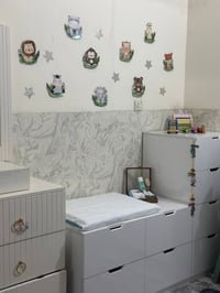 غرفة طفل • سرير اطفال • خشب ثقيل