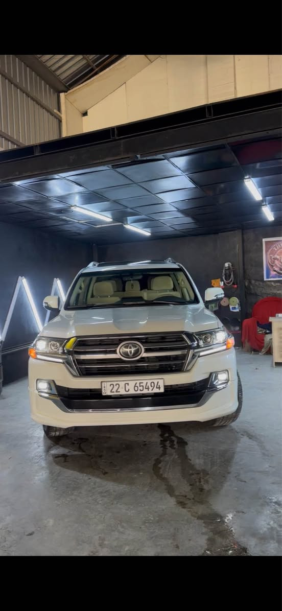 LANDCRUSIER  
مۆدێل : 2016
مواسەفات VXS 
مواسەفات لێگزز مەکینە 8 پستن 5.7
ماوەی ڕۆیشتنی 150 هەزار کیلۆمەتر 
بەبێ سبوغە تەنها 2 جێ تەحدیلی گچکەی هەیە 
نرخی 450 وەڕەقە 
بۆ پەیوەندی کردن : *********** سوران, أربيل
