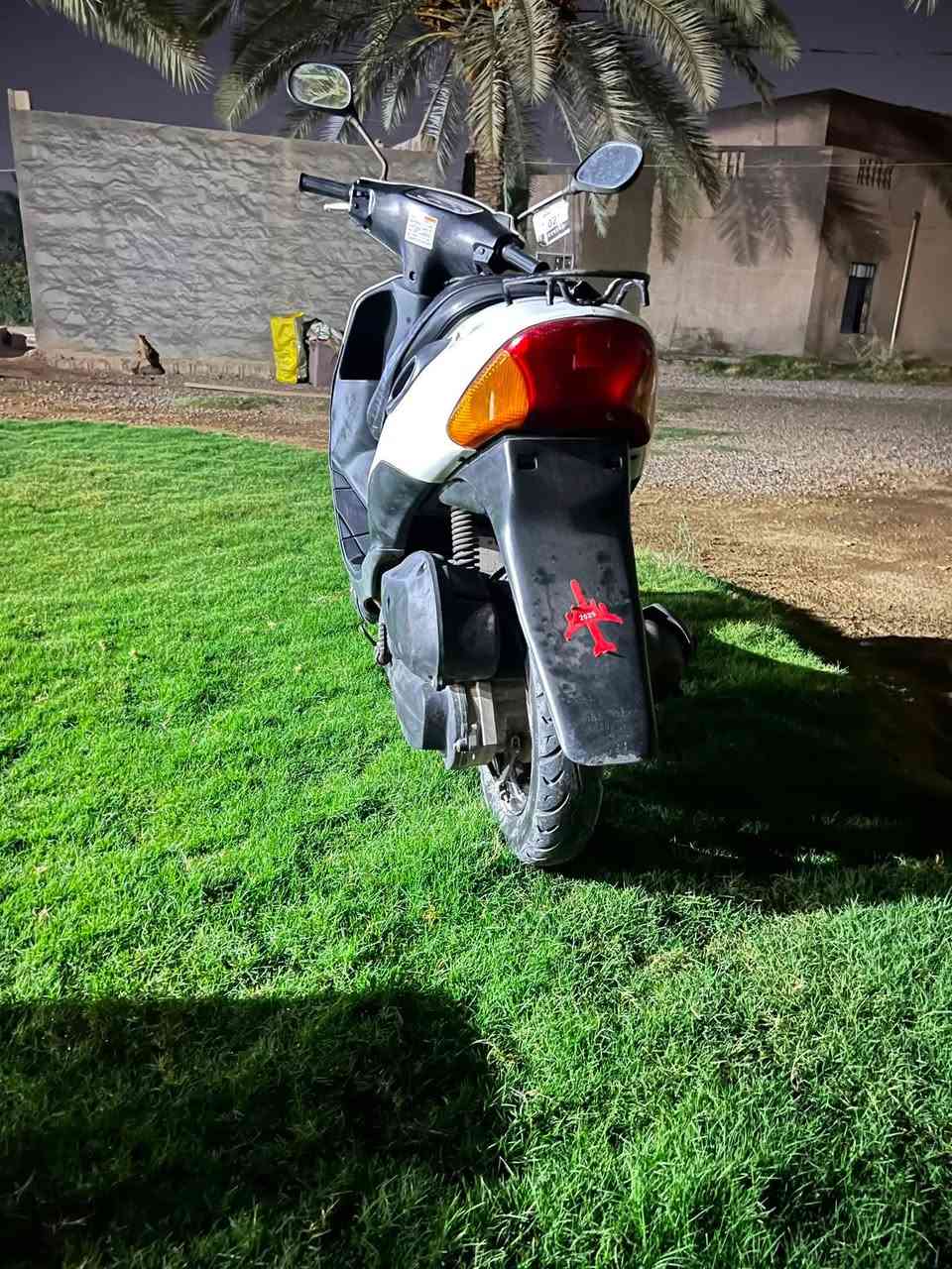 السلام عليكم للبيع دراجه سوزوكي محرك مفتوح مره وحده عله إيدي شرط نشاط فول كهربائيات شرط قبل سنه نزلتو من الرمبه تايرات جدد بريكات بلديات شغالات كفرات بلاديات فقط الكفر صار بي كسر مثل ما موضح بل صوره الموطور خير من الله السعر 350 ويرهم مراوس ب R9 أو H900 مكاني قضاء العلم متواجد خاص 
*********** أو واتساب
