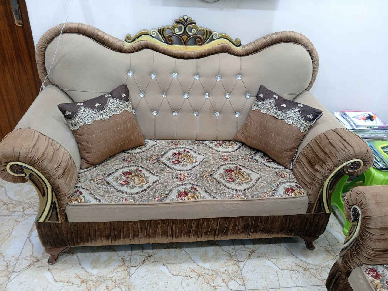 البيع تخم ٧ مقاعد العنوان الكريعات ***********
