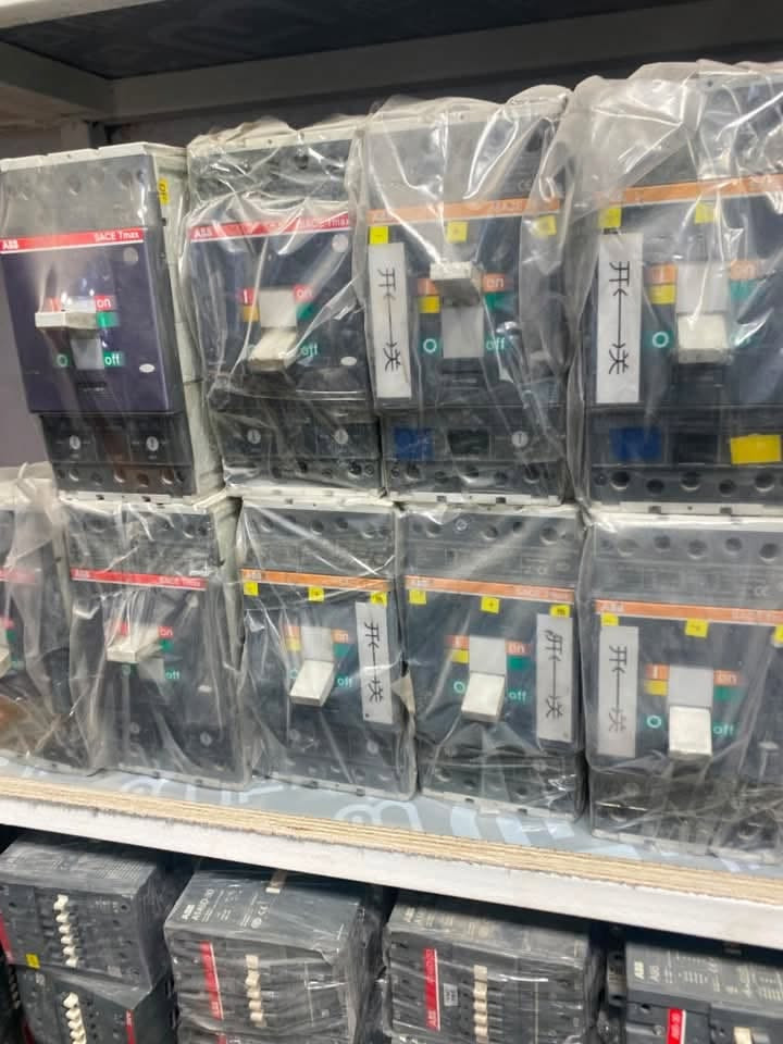 كونتكترات + قواطع Schneider / ABB**
**جميع الأحجام متوفرة من 100 أمبير إلى 3200 أمبير**

✅ **بضاعة أصلية - منشأ فرنسي**  
✅ **ضمان سنة كاملة**  
✅ **أسعار جملة خاصة لأصحاب المحلات والمشاريع**  

**المتوفر حالياً:**  
- كونتكتر Schneider TeSys  
- قواطع MCCB - ACB Schneider + ABB  
- قدرات: 100A - 125A - 160A - 250A - 400A - 630A - 800A - 1000A - 1250A - 1600A - 2000A - 2500A - 3200A  
- كويل 220V / 380V حسب الطلب

**الكميات محدودة والأسعار تنافسية جداً**  
للحجز والاستفسار:  
📞 [رقمك]  
📍 [عنوانك]  
الاتصال ***********واتساب 
🚚 يوجد توصيل لجميع المحافظات
ا
#كهربائيات #قواطع_كهرباء #شنايدر #ABB #كونتكتر #مشاريع_كهربائية #أسعار جمله
