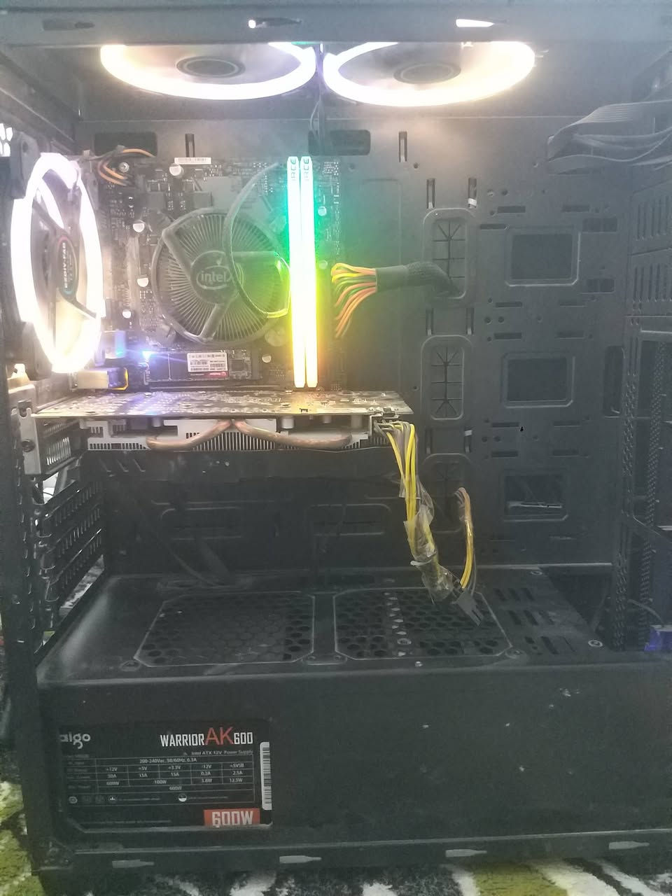 pc بمواصفات
المعالج i5-9400 

الكارت RX580 8GB

لوحه الام H310M 

الرامات 16 تردد 3600

الذاكره M.2 256 SSD 

باور سبلاي 600w

تشغل هواي العاب مثل اله الحرب راكناروك و فورتنايت و GTA V  و بوبجي و VALORANT الكارت و المعالج تحت الضغط ما يعبر ال ٦٠ ملاحظه مروحه المعالج مكسور منها ريشتين بس مكانهن متوازن و ما تأثر على الحراره 
السعر ٣٨٠ الف


**إذا كنت صاحب هذا الإعلان وتريد حذفه لأي سبب، رجاءا أرسل رسالة إلى الدعم الفني**