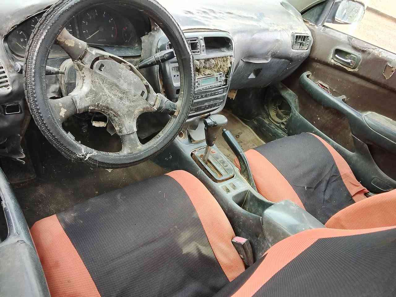 السلام عليكم للبيع  كارينا موديل 93  مسجله وبيها سنويه بس راعيها ماندلو اكفلها عشاير .كير محرك حيل زينات  نشاط فول فقط يعوزها دعاميه اماميه  لان بيه كسر والباقي شوف العين السعر 12 وبيها مجال الاستفسار الاتصال على رقم ***********
