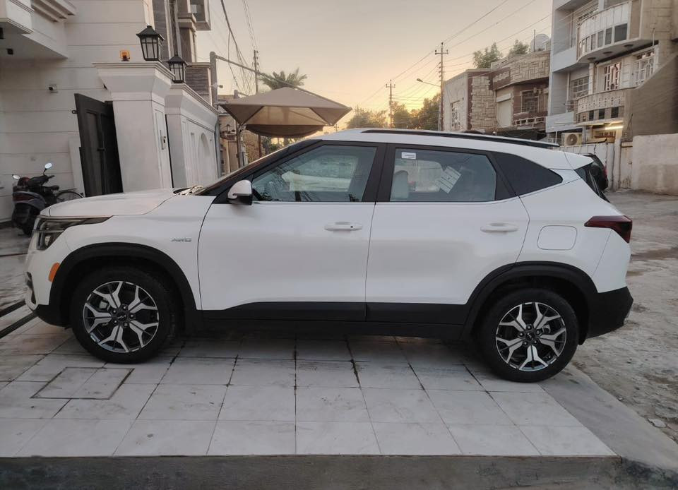 السلام عليكم 
للبيع او مراوس 
سيلتوس 2023 
وارد امريكي 
فول مواصفات 
فئه الـ EX
مناقصهه شي 
بدون ايرباك
ماشيه 17 الف
مكفوله من الصبغ 
تبديل بنيد + جاملغ اصلي نفس اللون
السيارة فول مواصفات مكينه 2000 دوش 
السعر 17,500 وبيهه مجال. 
بغداد ، حي البنوك.
للاستفسار  / ***********
@إشارة
