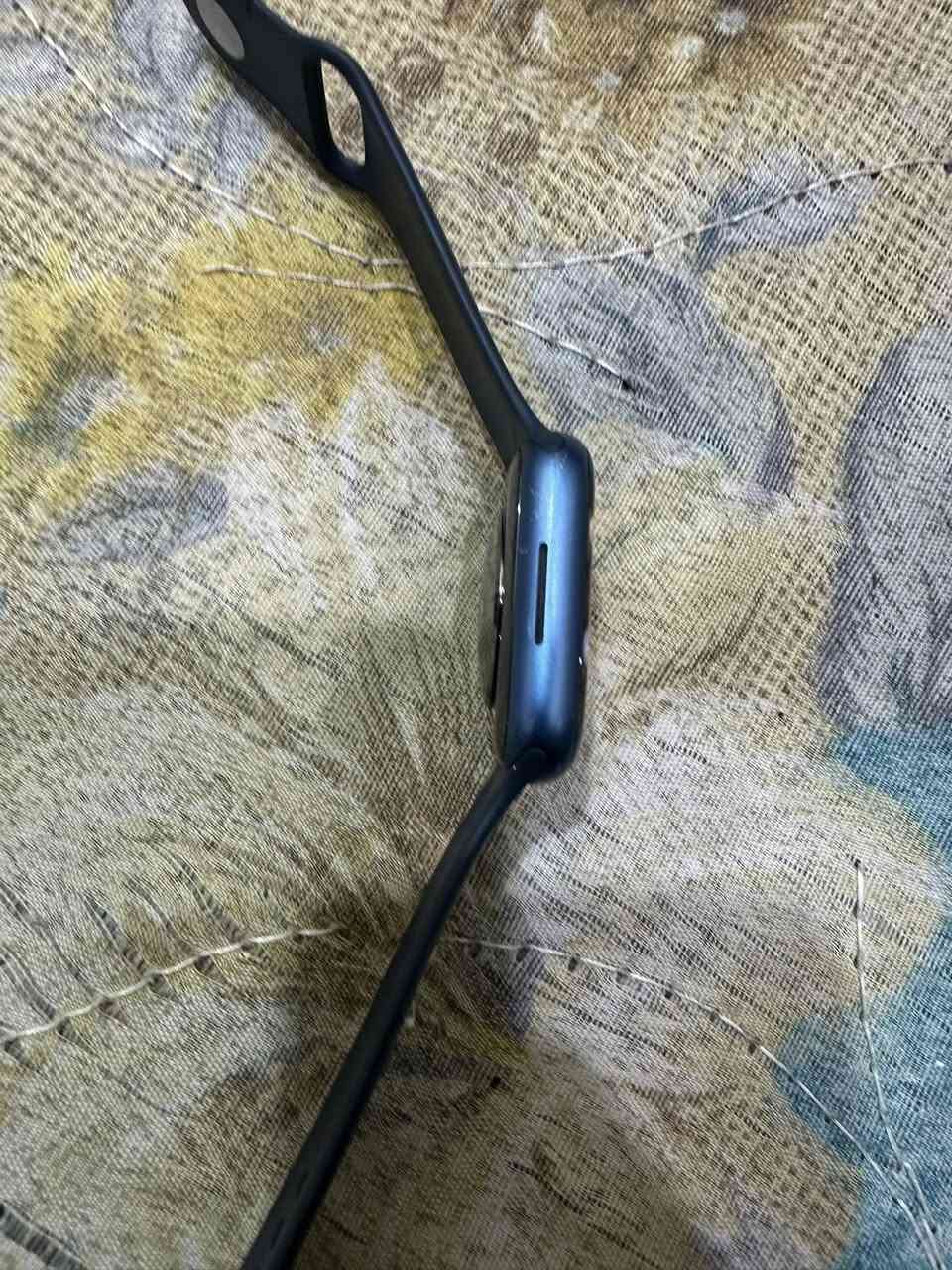 سلام عليكم  اصليه ابل
حجم قياس 45 ملم 

ساعه Apple Watch Series 7
بطاريه 91بلاد 
ذاكر 32
سوار رياضي
لون أزرق
المواصفات الرئيسية:
سعر خاص راسلني تدلل عنوان ميسان دور النفط 
 
• شاشة كبيرة Always-On Retina بحواف نحيفة
 • مقاومة ماء حتى 50 متر (مناسبة للسباحة)
 • مقاومة غبار IP6X
 • مستشعر نبضات القلب
 • مستشعر قياس الأكسجين في الدم (SpO₂)
 • شحن سريع بكابل USB-C مغناطيسي


**إذا كنت صاحب هذا الإعلان وتريد حذفه لأي سبب، رجاءا أرسل رسالة إلى الدعم الفني**