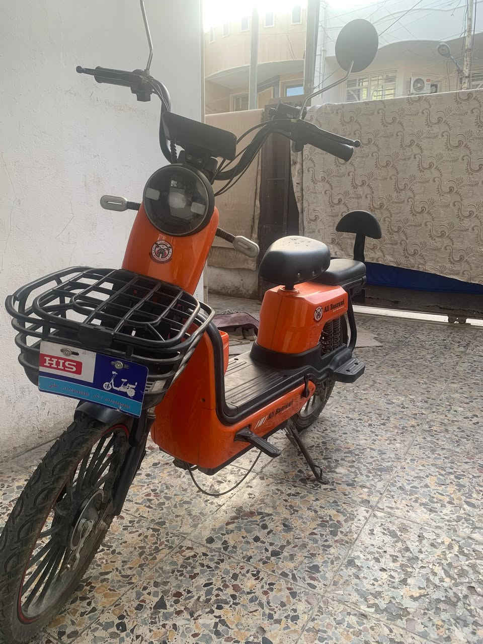 سلام عليكم دراجه شحن للبيع حجم الكبير نضيفه حيل سعرها ٤٠٠ وبيها مجال مكاني بغداد حي الجهاد حي الحسين 
التواصل واتساب /***********
