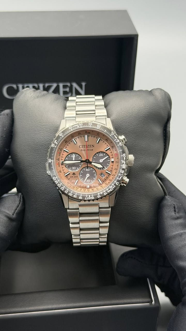 ساعة CITIZEN Eco-Drive الأصلية
تصميم رياضي فاخر يجمع بين الأناقة والأداء العالي، مناسبة للاستخدام اليومي والرسمي.

المواصفات:

* نظام Eco-Drive يعمل بالطاقة الضوئية
* مقاومة للماء WR200
* هيكل وسوار ستيل فاخر
* كرونوغراف متعدد الوظائف
* تصميم رياضي أنيق بلون مميز
* زجاج مقاوم للخدش
* كفالة دولية أصلية

السعر: 515,000 دينار عراقي

للتواصل والاستفسار واتساب:
***********
