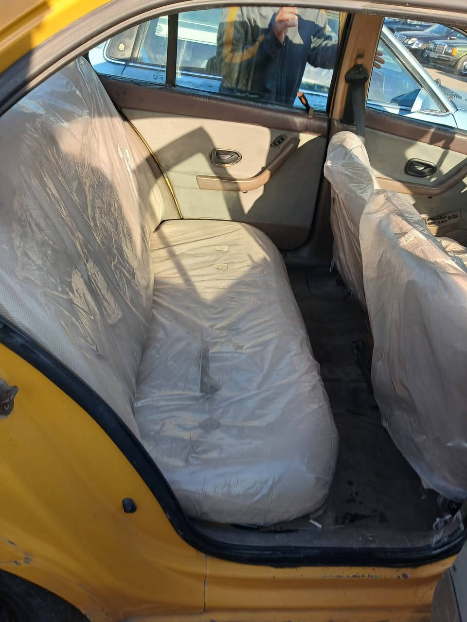 السلام عليكم سمند للبيع مصفره هيئه وغرامات بسمي هزه جديده كير ومكينه مكفولات تدفئه وتبريد شغال تخم تاير كهربائيات كلهه شغاله مكان بغداد شهداء العبيدي سعر33 رقم ***********
