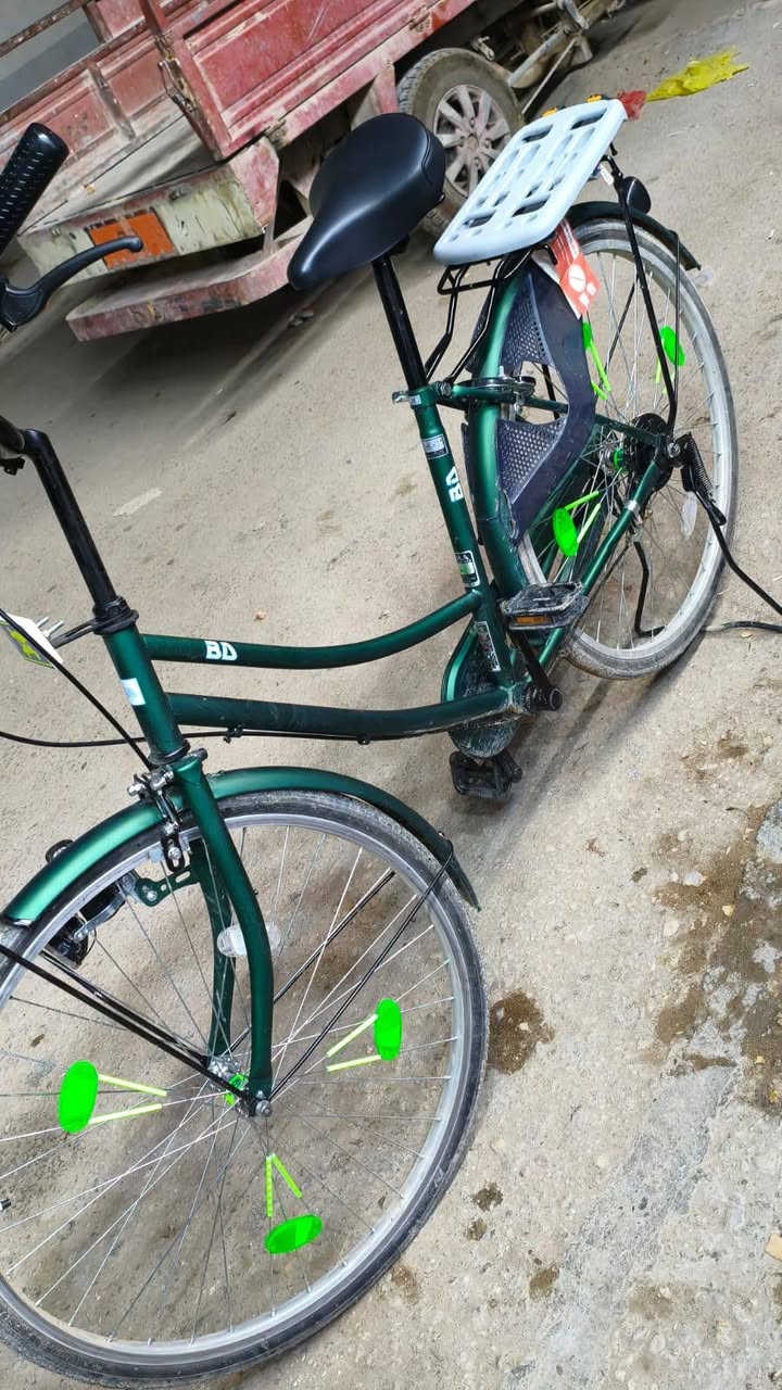 سلام عليكم بايسكل BD للبيع مستعجل تره راح يجي رمضان ويصعدن بايسكل جديد و ما بي اي عطل سعره 130 وبي مجال مكان نجف حي العسكري الرقم ***********
