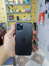 ايفون 11 برو .. بطاريه 74 بلاد  ذاكره64  مستبدل شاشه ام60   سعره 275 0...