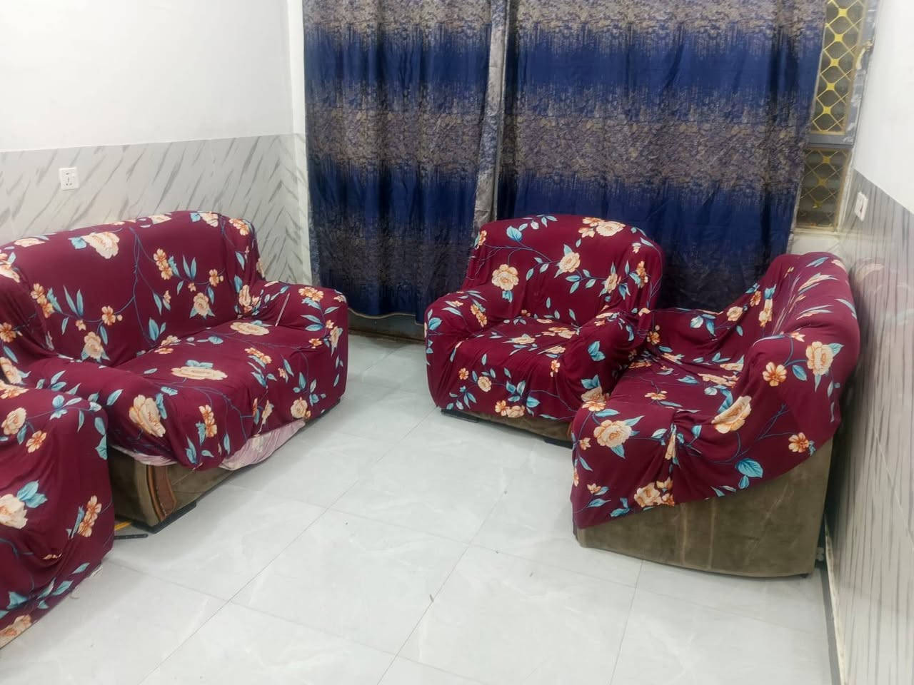 9 مقاعد  مكاني بغداد الثعالبة 250 وبيهم مجال مستعجل علا بيعتهن
***********
