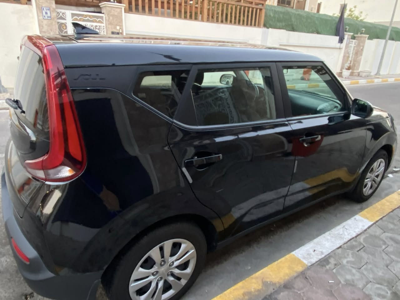 سلام عليكم كيا صول وارد امريكي  للبيع محرك 1600 سياره بيها قطعه وحده تبديل ماشيه 66372 مكينه وكير كفاله .  
الموصفات.

كامره خلفيه 
نضام قياده ثنين 
تحكم ستيرن 
السعر 140 .
الهاتف .
 
(*********** )
