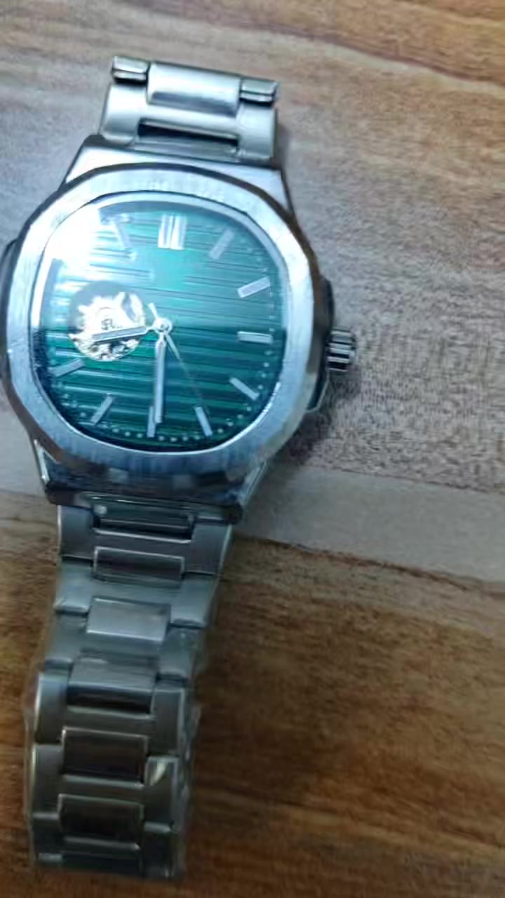 السلام عليكم
عندي هاي الساعة طاحت من ايدي وصار بيها خلل تشتغل وتوكف
15 الف
*********** واتساب
