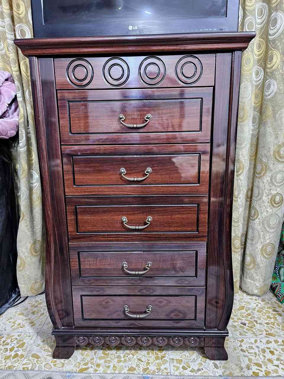 اثاث بيت مستعمل للبيع 
السلام عليكم 
اثاث بيت مستعمل للبيع 
غرفة نوم الحجم الملكي... السعر ٨٥٠ الف دينار
تخم قنفات ١٠ مقاعد... السعر ٦٠٠ الف دينار 
ميز بلازما...  السعر ٧٥ الف دينار 
المكان:  بغداد البياع 
للاتصال:  *********** متوفر واتساب
