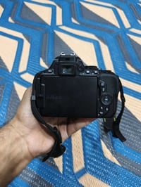 نيكون D5500 • شاشه قلاب ولمس • عدسه ١٨-٥٥