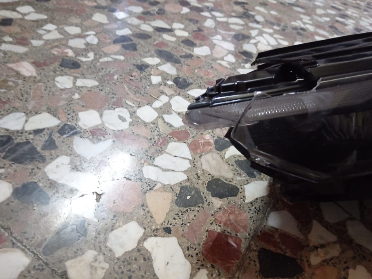 سلام عليكم لايت كي فايف  موديل 2025 صفحه اليسره مكسور  بس شغال  قيم وخذا المكان حي العامل 
***********
