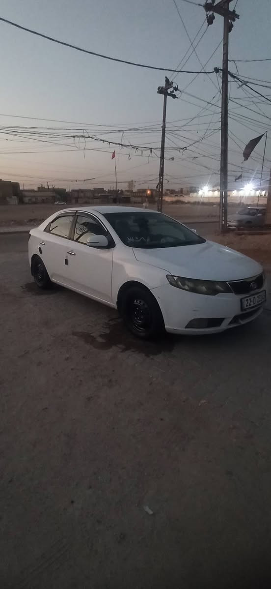 السلام عليكم 
كيا سيراتو 
موديل 12 
السياره فول ماعدا البصمه والفتحه 
كير 6 نمر 
مكينه خير من الله 
تحكم ستيرن 
شفتات بلستيرن 
تبريد خير من الله 
اشاره بلمري 
بيها تلديل قطعتين 
السياره نضيفه وخير من الله 
رقم اربيل نكليزي تريد مداور تريد وكاله مو بسم كردي بسم ولد منا 
معروضه ب 100 وبيها مجال 
*********** مكاني نجف
