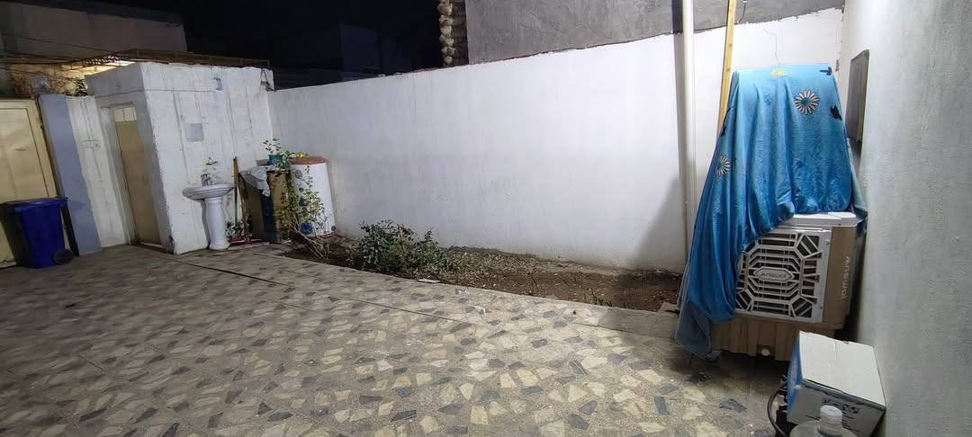 بيت للبيع المساحه 100 متر 5×20حي المتنبي 
شارع 6 م 
غرفه وصاله صغيره ومطبخ استقبال صحيات داخليه خارجيه
للأستفسار *********** 📞
او مراسله صفحه مكتب ابو مشتاق للعقار 
عنوان مكتبنا
"الكوفة حي المتنبي الشارع الفاصل بين حي المتنبي وحي الجامعه مجاور مكتبه هشام " 
نستقبل جميع عروضكم من البيوت والعرصات
