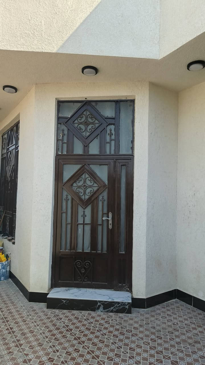 بيت للبيع في حي الحكيم المساحه ١٦٠متر طابو زراعي سند ٢٥ نزلت الوائليه ثالث فرع عن الشارع العام خدمات ماي مجاري كهرباء تبليط البيت جاهز للستفسار اتصال على  الرقم ***********
