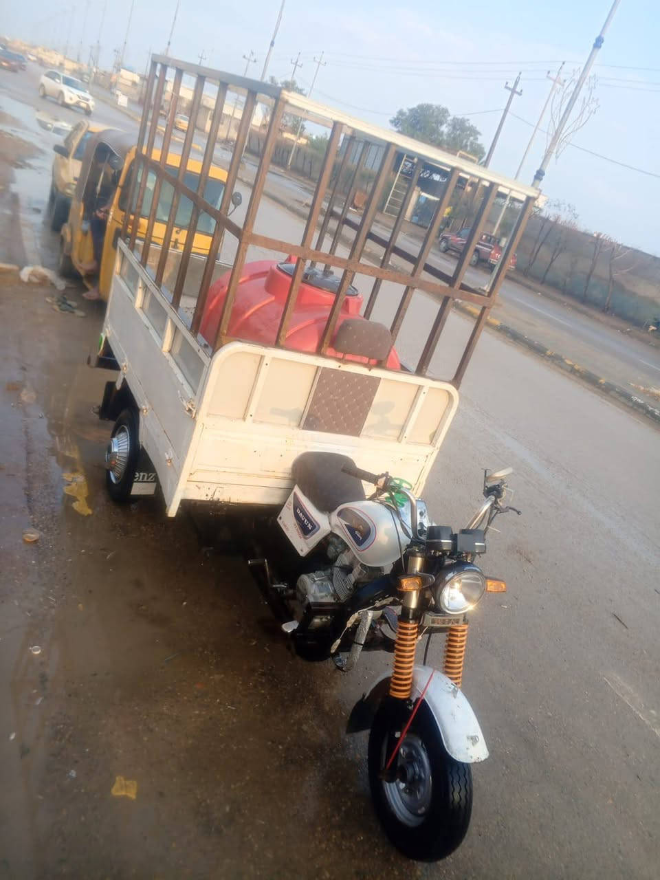 سلام عليكم ستوته للبيع جاهزه كير ومحرك كلهه شغاله محرك نضيف واكسن نضيف شاصي جديد كهربائيات كلهه جديده
اتصل***********
