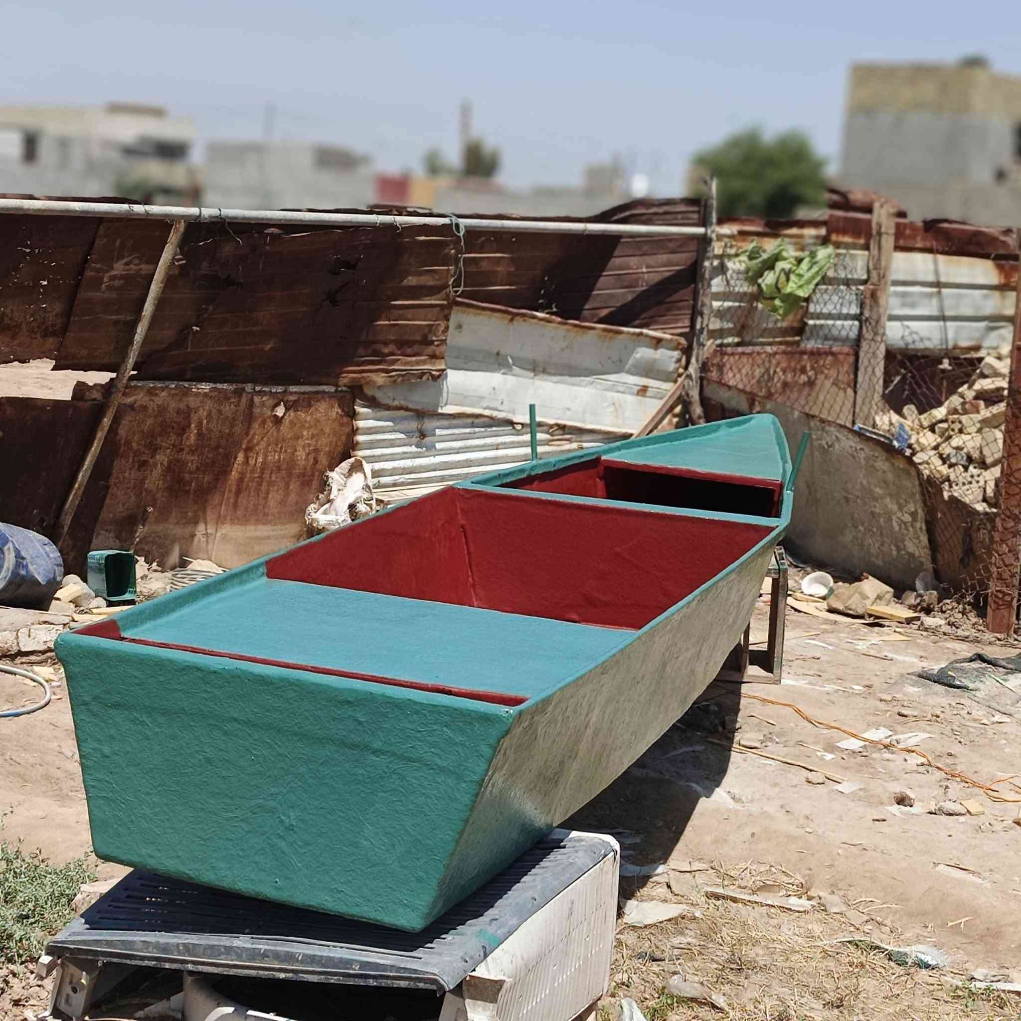 سلام عليكم بلم للبيع طول 5 ونص عرض متر يصير مكينه 
مكاني بغداد سبع قصور ***********
