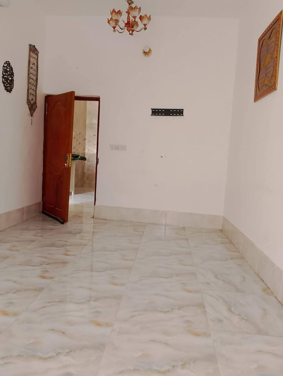 دار للبيع خلف محطة بلدروز الحكومية
المساحة أكثر من ٩٠ متر وجه ٨ ونزال ١٥
يتكون من صحيات خارجية واستقبال وصالة ومطبخ وحمام الطابق الأرضي
الطابق الثاني غرفتين وصاله وصحيات البناء حديت
كله سيراميك جاهز للسكن نوع العقار طابو قرار ٢٥ مكمل معاملة تطويب
السعر ٤٨ ورقة ٤٨ مليون وبي مجال للاستفسار من صاحب الدار 
***********
