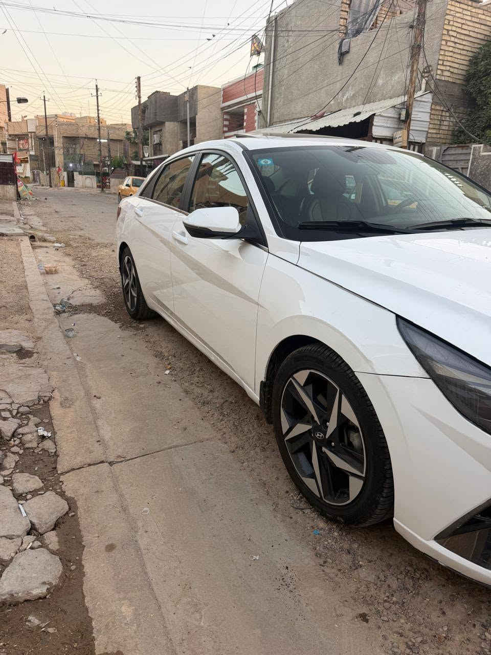 السلام عليكم إخوان إلنترا ٢٣ هايبرد لمتدد فول مواصفات 1/1 بيهة بارد بالبنيد وخشم الجاملغ الأيمن مال الحادث وصار بيهة صبغ بالدوسة الي جوة باب الصدر وباقي السيارة مكفول شرط السونار بسمي السيارة تحويل ثاني يوم بغداد حي أور *********** السعر 160 ورقة
