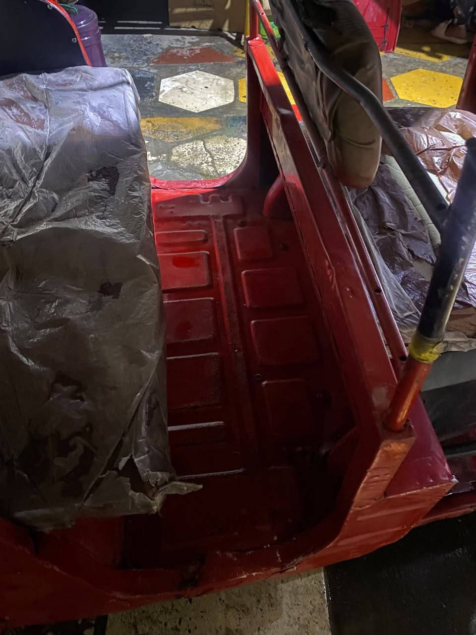 تكتك موديل 19مكينه تجفيت جديد اطيك بيه ضمان سنه اوارق اوصليه كبل تاخذه لترقيم بيه بنزات 3جدد وعنابير 3جدد وجادر جديد وعقل جديد وباتري جديد كامله من كلشي كبل تطلع بيه للشغل... السعر3600وبيه مجال بصيط حك الجيه... العنوان بغداد الدوره. الرقم***********
