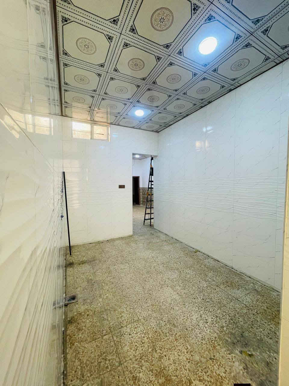 ياالله 

يوجد لدينا بيت للبيع حي ميسان ع الشريط مساحه 100متر يحتوي على غرفه وصاله واستقبال ومطبخ وصحيات صب كونكريت ارضيه كاشي جدران سيراميك سقوف ثانويه البيت جدا نظيف ومرتب 

السعر المطلوب خاص 

للاستفسار والمعلومات الاتصال بنا ع الارقام التاليه 

***********

***********

***********

او مراجعه مكتب ألروان للوساطه العقاريه والمقاولات العامه 

عنوان المكتب حي ميسان ع الشريط قرب صيدليه الشراع مقابل الاستداره مباشر 

عندك بيت عرصه للبيع راسلنه وات ساب وتدلل 

نشتري جميع الدور والعرصات حي ميسان فقط
