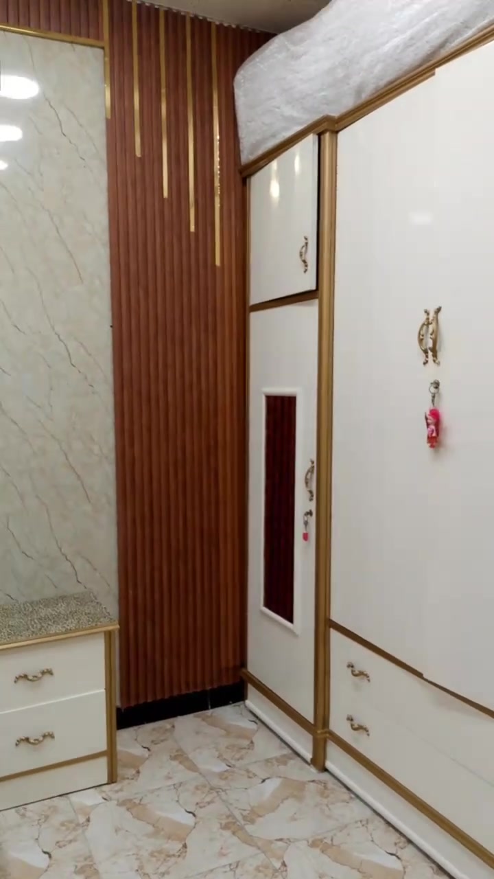السلام عليكم غرفه نوم صاج عراقي واني صبغتهه بيضه سعر700الف وبيهه مجال مكاني بغداد شراي  ***********
