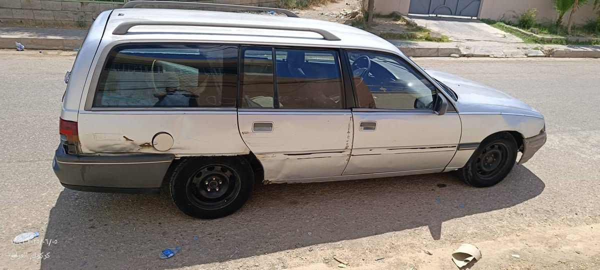 اوميكا موديل ١٩٨٩سنوية خضره بدون بطاقه بانزين مثل ماتشوفون بالصوره كير محرك شرط مابي عيب شرط التحويل من صاحبة الشرعي محرك ٦ سلندر اتصال علا الرقم ***********اني مكلف بالنشر
