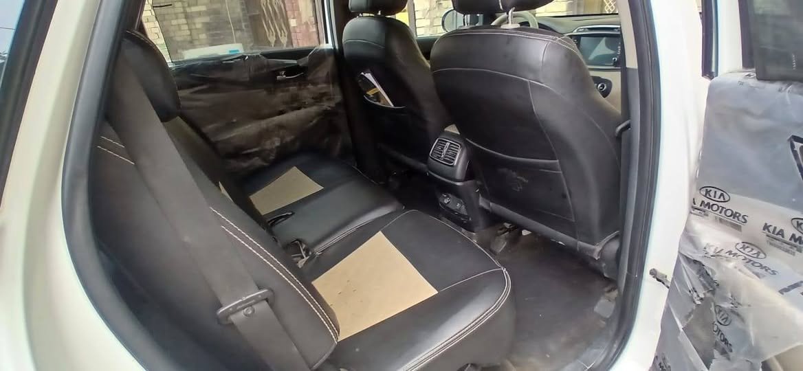 السلام عليكم
سياره سورنتو  للبيع موديل 2018
كفاله عامه
فول مواصفات عدا الفور ويل
السعر 245 ورقه
موبايل ***********
