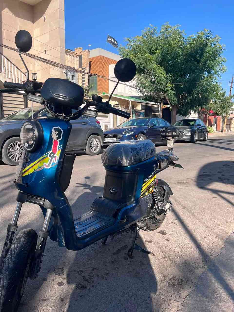 سلام عليكم دراجه شحن النوع R10 موديل 2025 دراجه خير من الله  الدراجه فيه نواقص بسيطه  السعر 300 الف بيه مجال العنوان بغداد العطيفية قرب جامع براثا الرقم ***********
