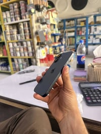 آيفون ١٦ عادي ذاكره ١٢٨ بطاريه ٩٩ لون اسود فول نضافه وملحقات فقط كرتون...