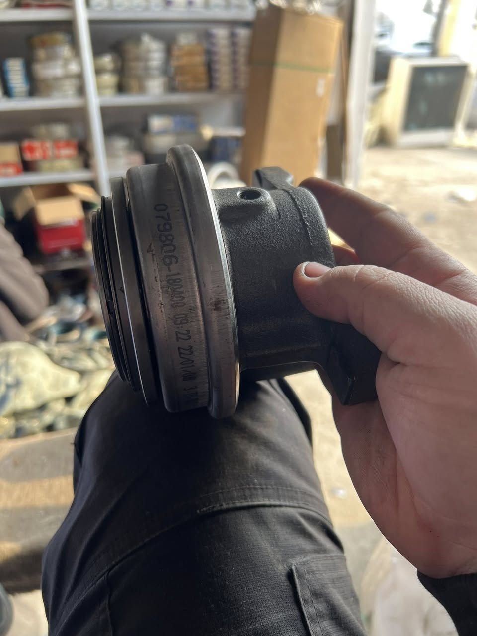 السلام علیکم اخوان انی عندی بولبرین کلیج  جدید سکانیا اصلی شرکە صنع شرکە فالیو
*********** واتساب 
توصیل موجود
