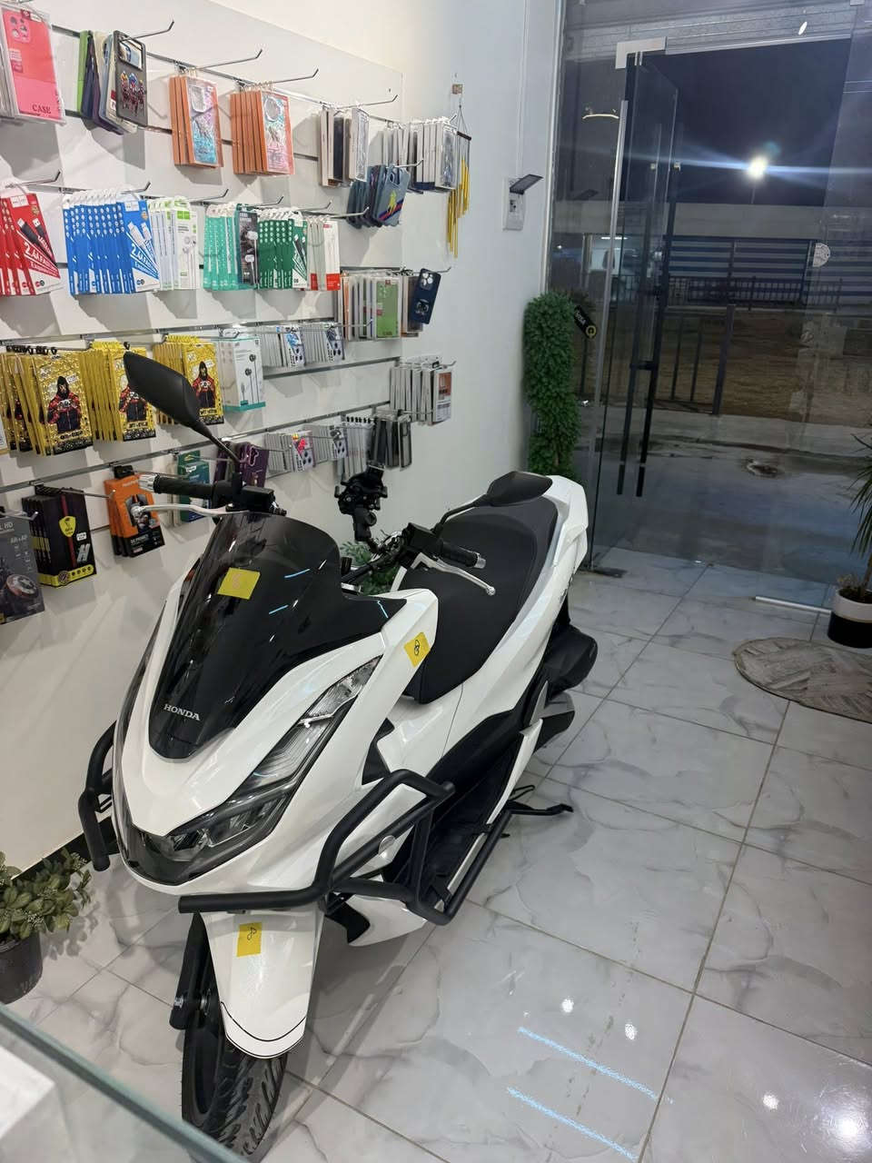 يابة السلام عليكم psx ياباني اصلي جيل الرابع بعدهة وكالة ماشية 16 الف جديدة بمعنى الكلمة  عليهة درع بلاك اصلي ودرع  صلنصة السعر خاص ***********
