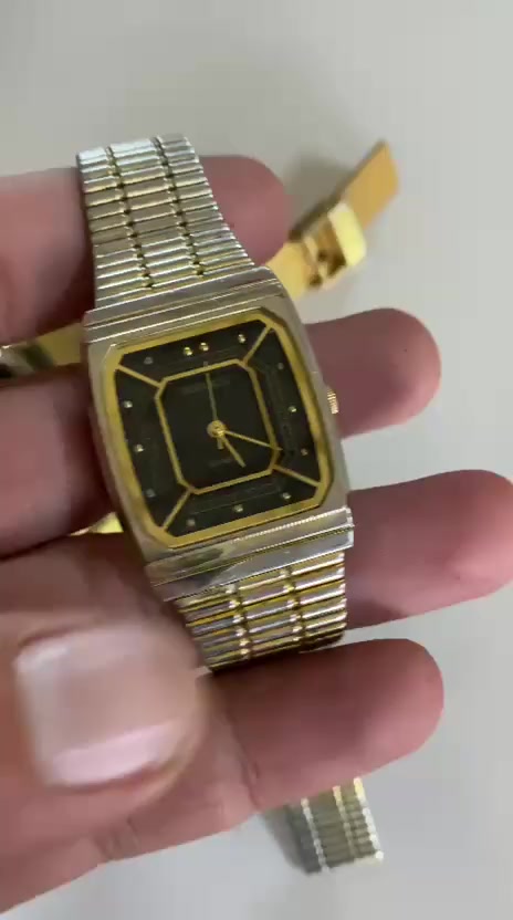 ساعات عدد 3 ياباني قطعتين سير حصيره وتايمكس الالكتروني جميع القطع شغالات مضبوط نظافه جيده كل القطع باله واصلي سعر المجموعه 50 الف


**إذا كنت صاحب هذا الإعلان وتريد حذفه لأي سبب، رجاءا أرسل رسالة إلى الدعم الفني**